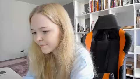 Snapshot of fairy_casey chatting on September 13, 2025, 1:11 pm fairy_casey online show from September 13, 2025, 1:11 pm