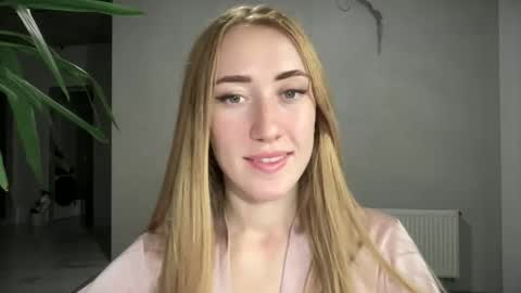 fairy_face online show from September 24, 2025, 7:39 pm