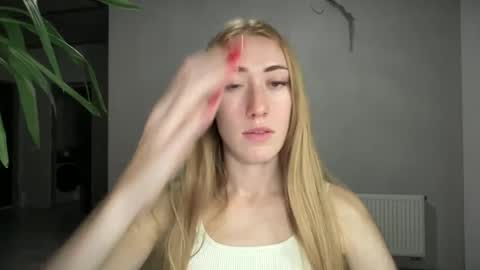 fairy_face online show from September 25, 2025, 9:18 pm