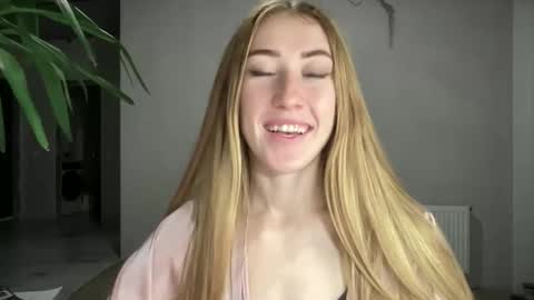 fairy_face online show from October 6, 2025, 9:34 pm