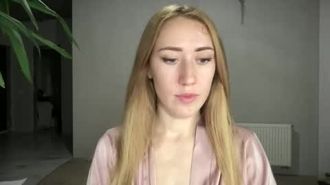 fairy_face online show from October 7, 2025, 7:55 pm
