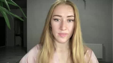 fairy_face online show from October 8, 2025, 9:23 pm