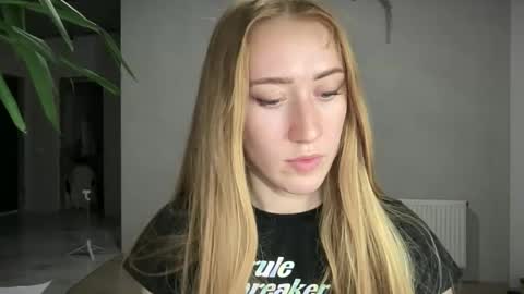 fairy_face online show from October 10, 2025, 9:03 pm