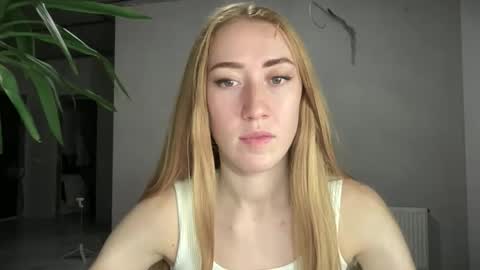 fairy_face online show from October 11, 2025, 6:39 pm