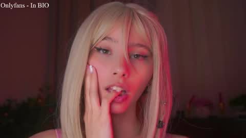 Kaori online show from April 10, 2026, 8:13 pm