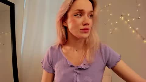 Snapshot of fancyamelia chatting on September 19, 2025, 12:28 pm fancyamelia online show from September 19, 2025, 12:28 pm