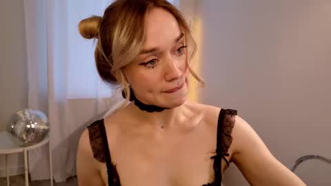 Snapshot of fancyamelia chatting on October 9, 2025, 12:36 pm fancyamelia online show from October 9, 2025, 12:36 pm