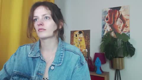 Nadine online show from September 10, 2025, 4:34 am