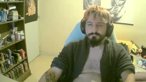 Snapshot of fangtiger chatting on November 8, 2025, 10:52 pm Kevin online show from November 8, 2025, 10:52 pm