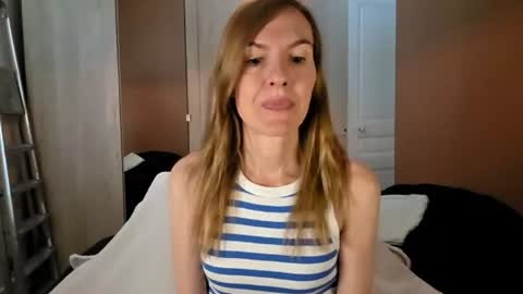 Snapshot of fanny_posy chatting on July 30, 2026, 1:54 pm Fanny online show from July 30, 2026, 1:54 pm