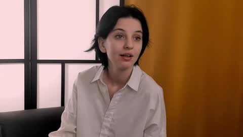 Mia online show from December 2, 2024, 7:25 am