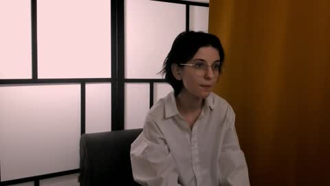 Mia online show from December 2, 2024, 10:28 am