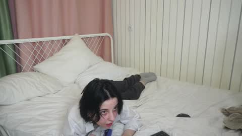 Mia online show from December 11, 2024, 3:26 pm