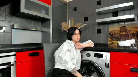 Mia online show from December 22, 2024, 8:38 am