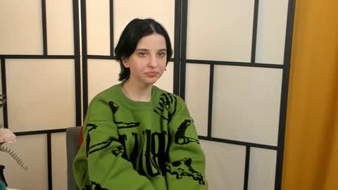 Mia online show from December 23, 2024, 12:19 pm