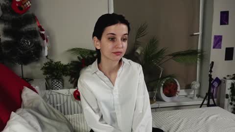 Mia online show from December 27, 2024, 7:08 am