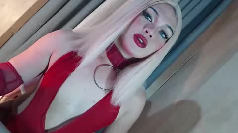 Snapshot of fantasticcock69_daniella chatting on January 16, 2026, 5:22 am DANIELLA - DONT FORGET TO GIVE ME A THUMBSU UP online show from January 16, 2026, 5:22 am