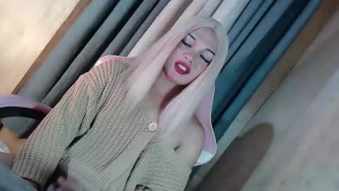 Snapshot of fantasticcock69_daniella chatting on February 5, 2026, 12:04 am DANIELLA - DONT FORGET TO GIVE ME A THUMBSU UP online show from February 5, 2026, 12:04 am