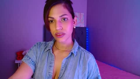 Perla online show from September 21, 2025, 2:46 am