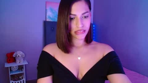 Perla online show from October 9, 2025, 2:42 am