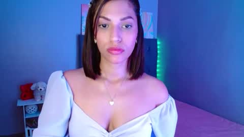 Perla online show from October 11, 2025, 1:27 am