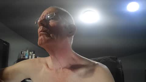 fantasyresort online show from March 21, 2026, 3:33 am