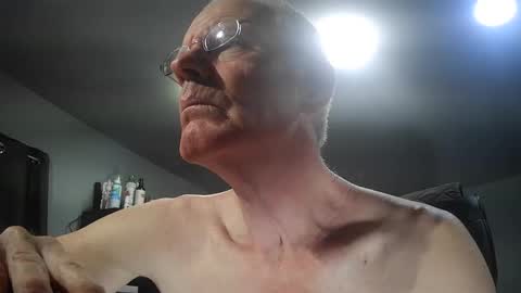 fantasyresort online show from April 9, 2026, 3:06 am