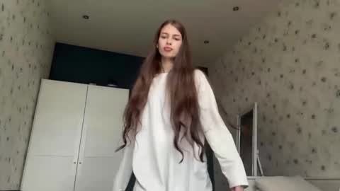 Snapshot of farahgramm chatting on October 27, 2025, 9:57 am Luna online show from October 27, 2025, 9:57 am
