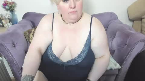 Snapshot of fashiona chatting on April 25, 2026, 12:30 pm fashiona online show from April 25, 2026, 12:30 pm