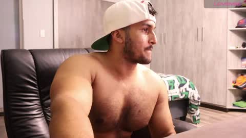 Snapshot of fatherfly001 chatting on June 17, 2026, 12:35 am fatherfly001 online show from June 17, 2026, 12:35 am