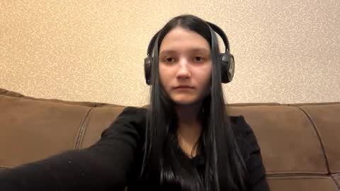 Aurora 18yo online show from January 7, 2026, 9:56 am