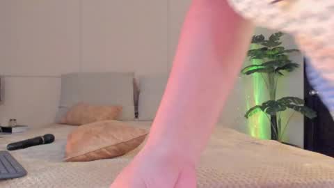 welcome to my world  online show from September 25, 2025, 1:09 am