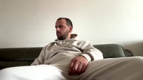 feet_fet online show from December 5, 2024, 10:44 am