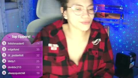 Snapshot of feetnymph chatting on January 20, 2025, 5:04 am Soley online show from January 20, 2025, 5:04 am