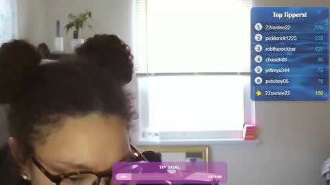 Snapshot of feetnymph chatting on January 29, 2025, 10:22 pm Soley online show from January 29, 2025, 10:22 pm