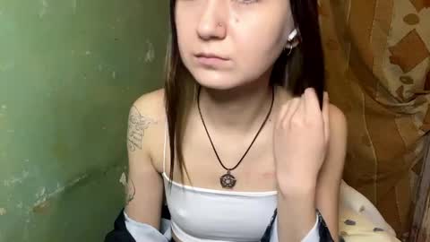 Lola online show from April 16, 2026, 9:39 pm