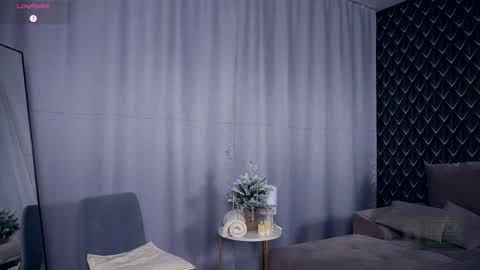 Snapshot of felissiany chatting on December 17, 2025, 4:18 am Hello im Nova online show from December 17, 2025, 4:18 am