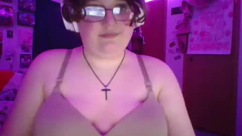 Snapshot of femcelsam chatting on April 4, 2026, 4:33 am femcelsam online show from April 4, 2026, 4:33 am