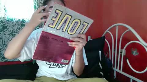 feminine_tsx online show from April 2, 2026, 4:43 am