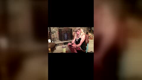 Snapshot of femmenicole chatting on December 1, 2025, 1:21 am Nicole online show from December 1, 2025, 1:21 am