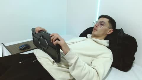 FeniXtream online show from January 4, 2025, 5:58 pm