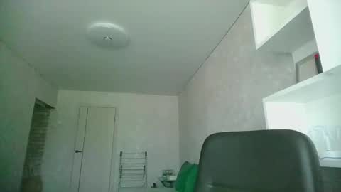 feraliss online show from May 5, 2026, 9:28 am