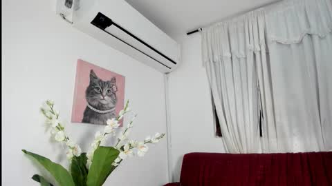 Fernanda online show from October 21, 2025, 9:37 pm