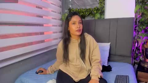 fernanda_liie_ online show from November 10, 2025, 12:48 pm