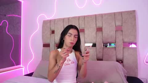 fernanda_thail_ online show from April 14, 2026, 7:31 pm
