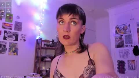 Snapshot of fernydew chatting on June 19, 2026, 9:35 am Fern next stream 430pm Monday PST online show from June 19, 2026, 9:35 am