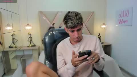 FER PHOENIX online show from December 4, 2025, 3:49 am