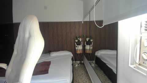 Freyja  online show from December 3, 2025, 4:38 pm