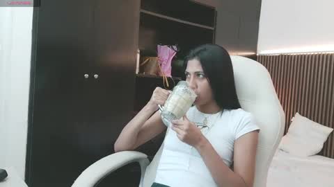 Freyja  online show from April 11, 2026, 1:21 am