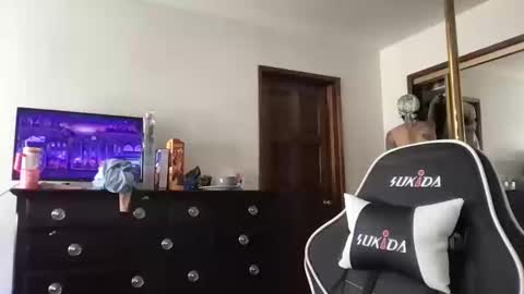 fgsammie online show from October 13, 2025, 7:03 pm